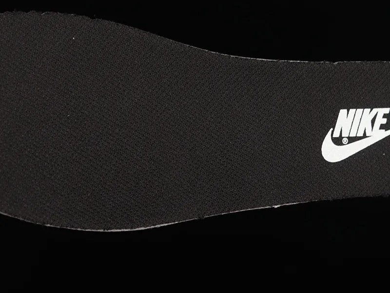 All Categories Nk SB Dunk Series Nk Dunk SB High High-top sneakers Nk SB Dunk High Black and white Panda SB smashed backboard high-top sneakers DD1399-105